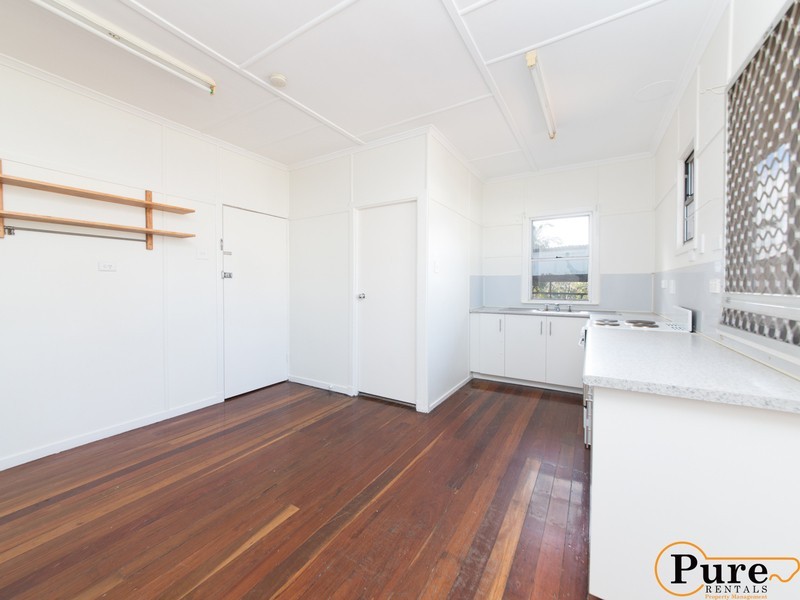 8 Schelbach Street, Booval QLD 4304