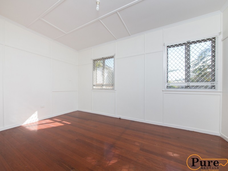 8 Schelbach Street, Booval QLD 4304