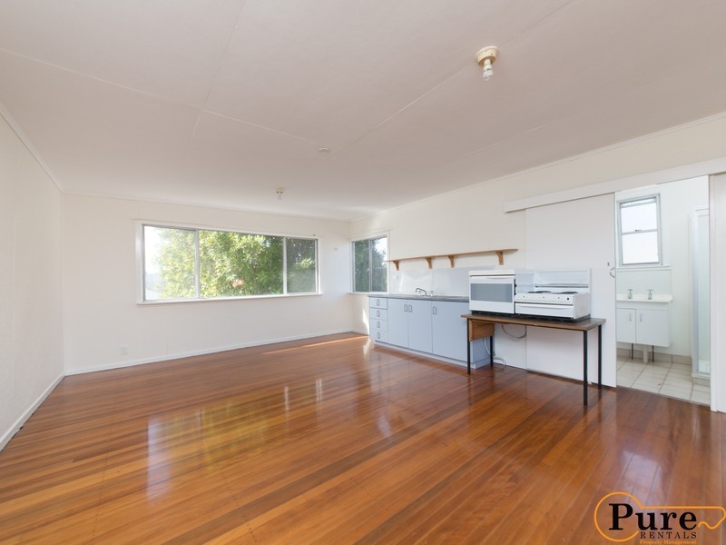 8 Schelbach Street, Booval QLD 4304