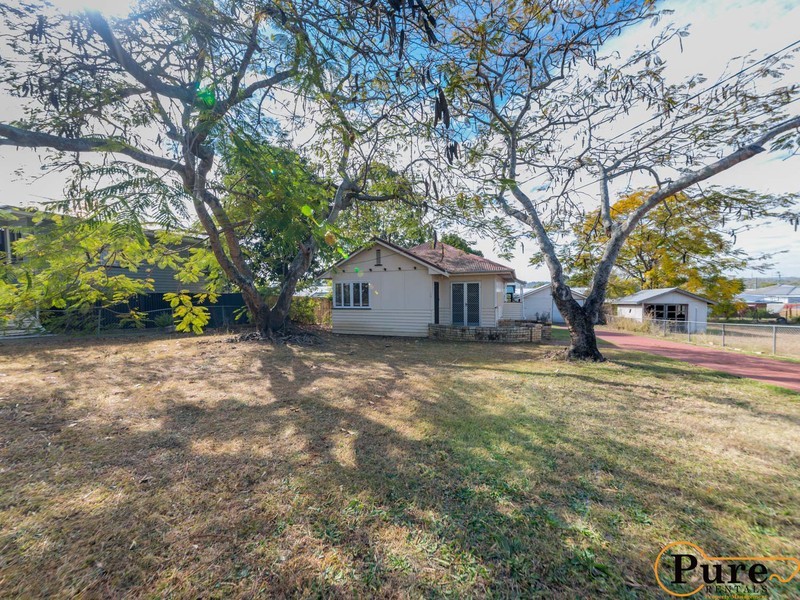 8 Schelbach Street, Booval QLD 4304