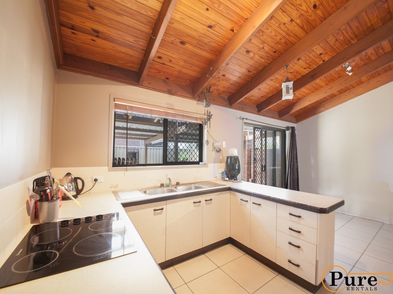 10 Conifer Street, Hillcrest QLD 4118