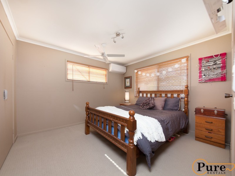 10 Conifer Street, Hillcrest QLD 4118