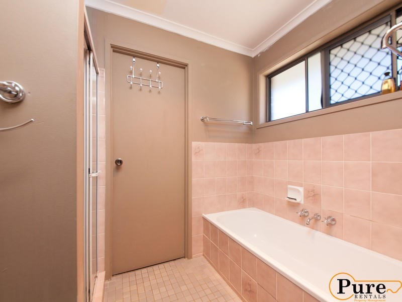 10 Conifer Street, Hillcrest QLD 4118
