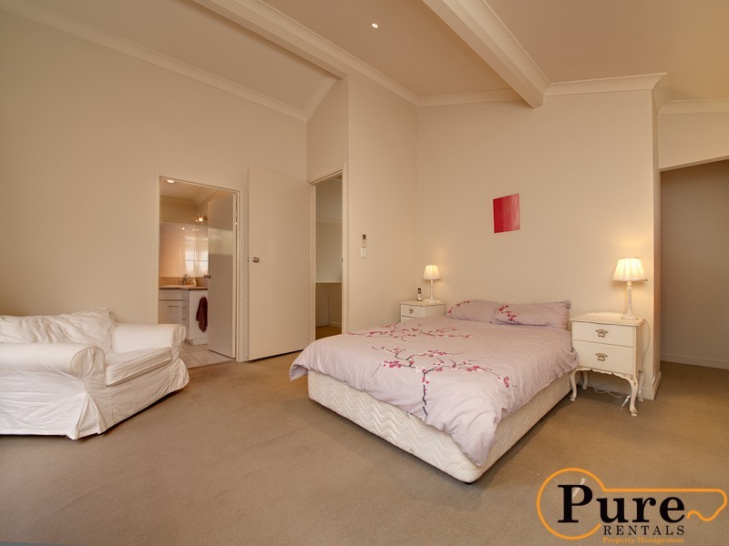 57 Ironside Street, St Lucia QLD 4067