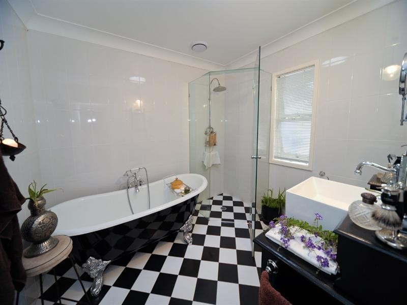 828 Waterworks Road, The Gap QLD 4061