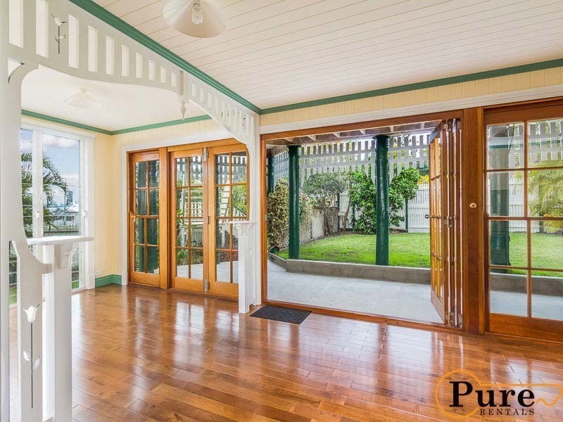 81 Lloyd Street, Camp Hill QLD 4152