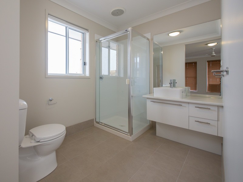 32 Hallvard Crescent, Augustine Heights QLD 4300