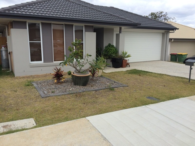 32 Hallvard Crescent, Augustine Heights QLD 4300