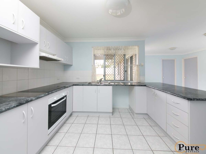 5 Renfrew Street, Hillcrest QLD 4118