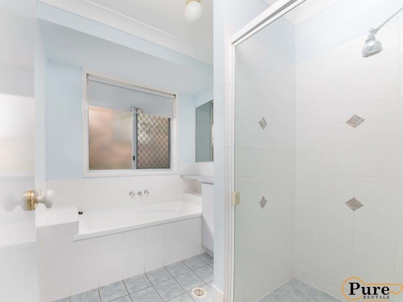 5 Renfrew Street, Hillcrest QLD 4118