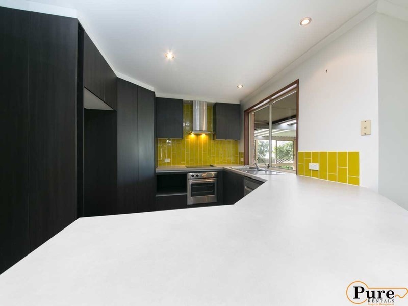 5 Leesa Court, Highland Park QLD 4211