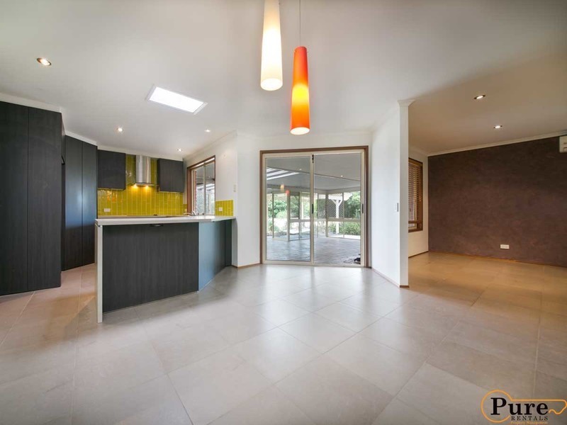 5 Leesa Court, Highland Park QLD 4211