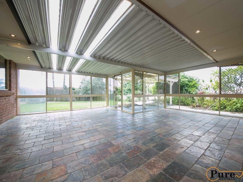 5 Leesa Court, Highland Park QLD 4211