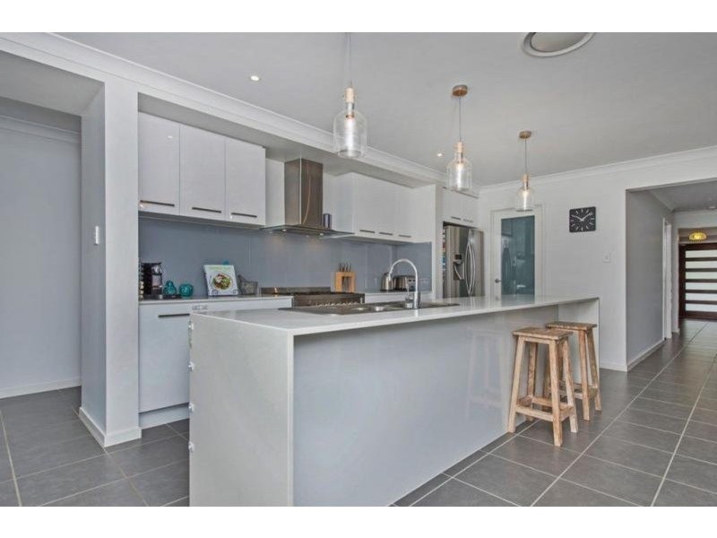 15 Riverbreeze Crescent, Maudsland QLD 4210