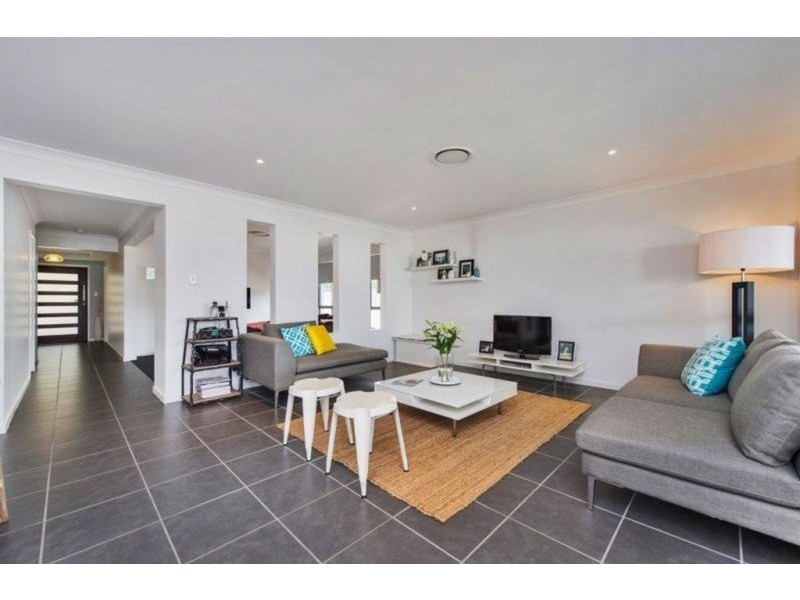 15 Riverbreeze Crescent, Maudsland QLD 4210