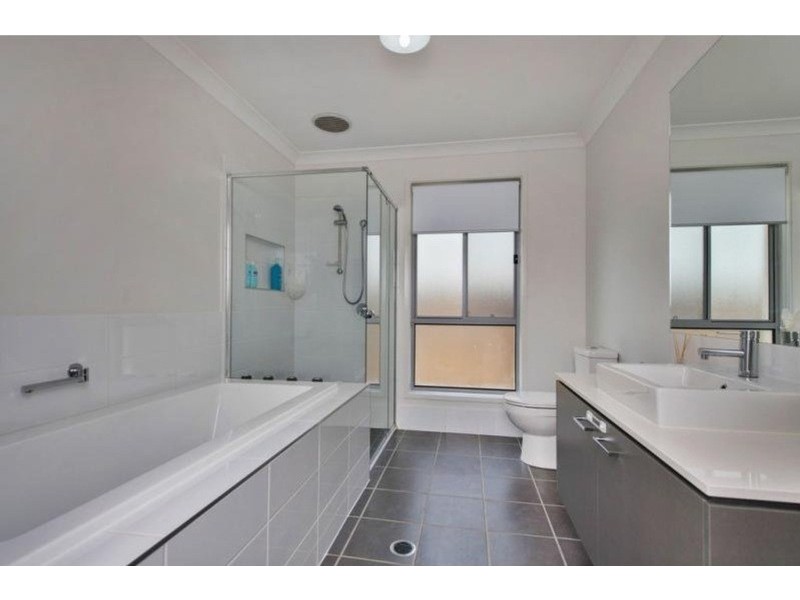 15 Riverbreeze Crescent, Maudsland QLD 4210