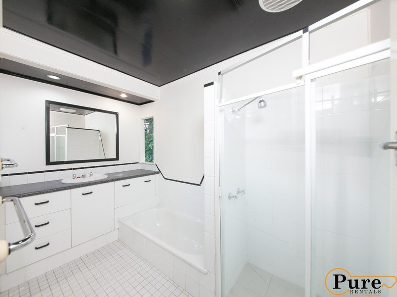 68 Brookfield Road, Kenmore QLD 4069