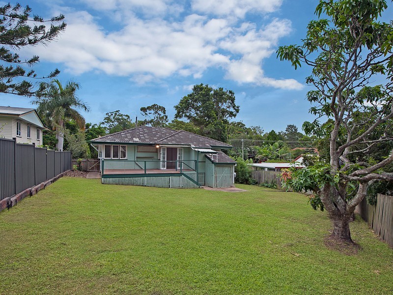 19 Falkirk Street, Stafford Heights QLD 4053