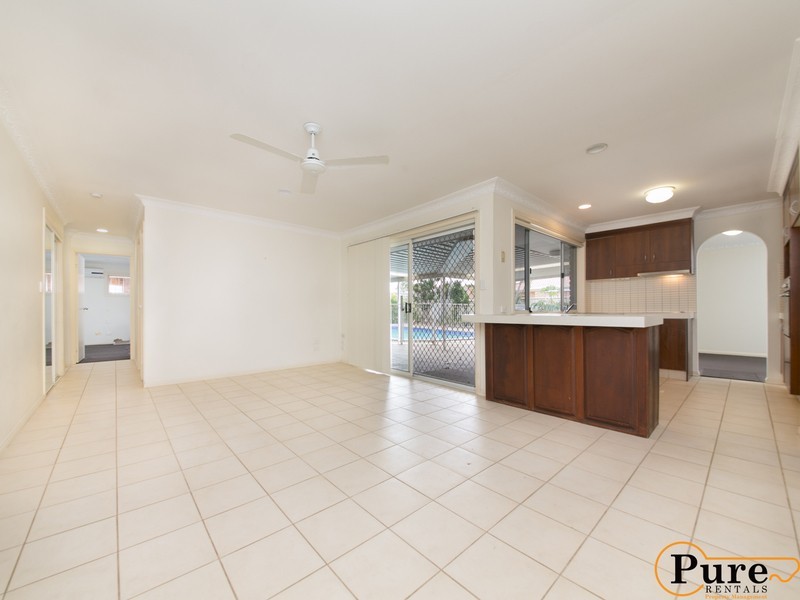 7 Nicolson Court, Mermaid Waters QLD 4218