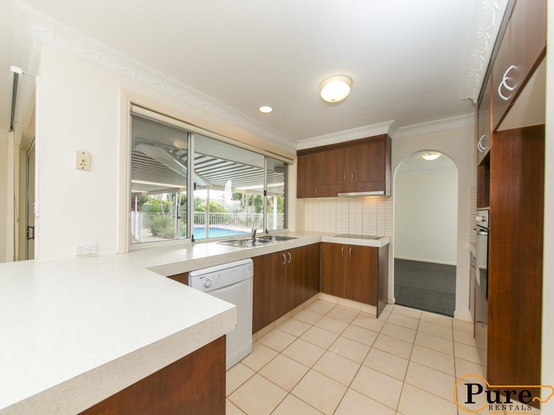 7 Nicolson Court, Mermaid Waters QLD 4218