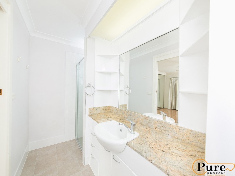 8 Niven Street, Stafford Heights QLD 4053