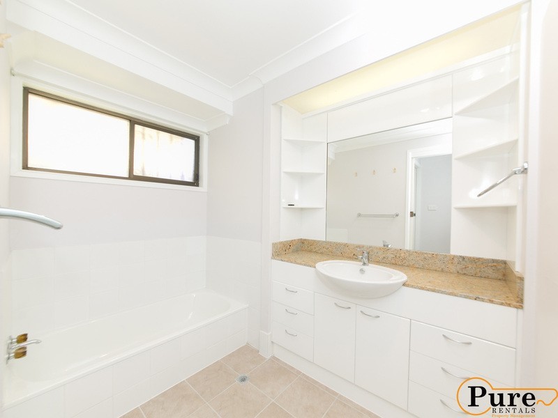 8 Niven Street, Stafford Heights QLD 4053