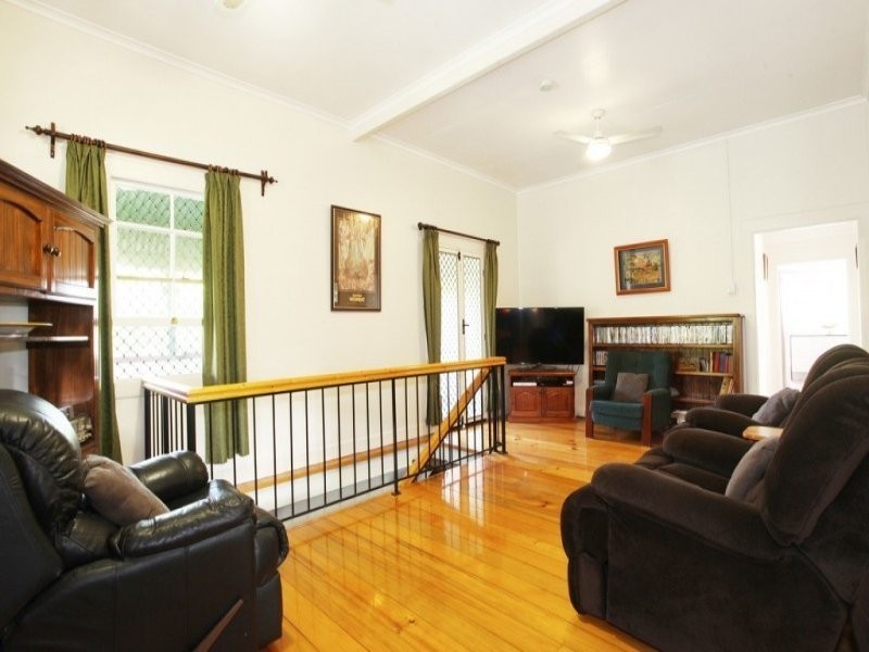 9 Nile Street, Riverview QLD 4303