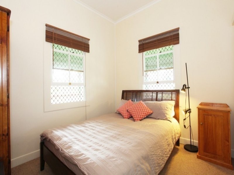 9 Nile Street, Riverview QLD 4303