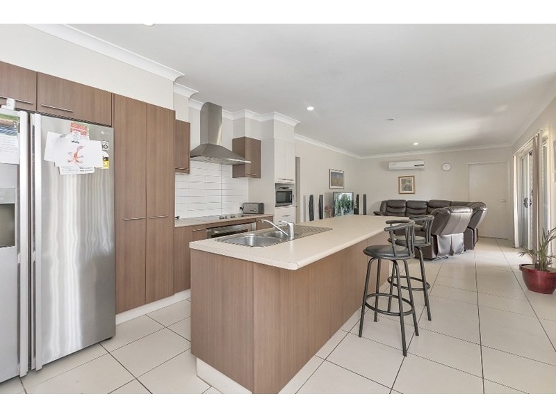 2 Shamrock Court, Chuwar QLD 4306