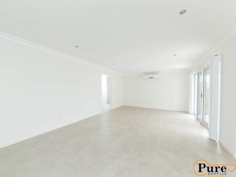 43 Stoneleigh Reserve Boulevard, Logan Reserve QLD 4133
