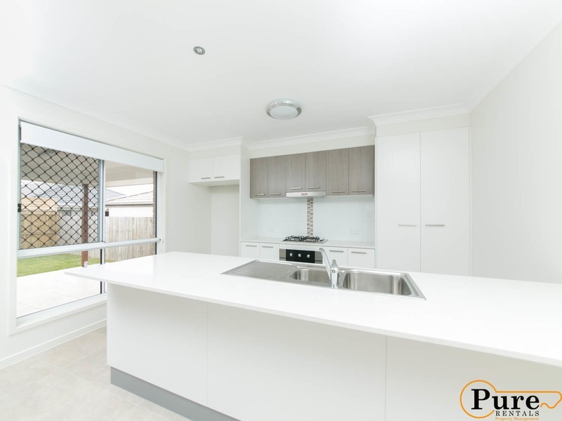43 Stoneleigh Reserve Boulevard, Logan Reserve QLD 4133