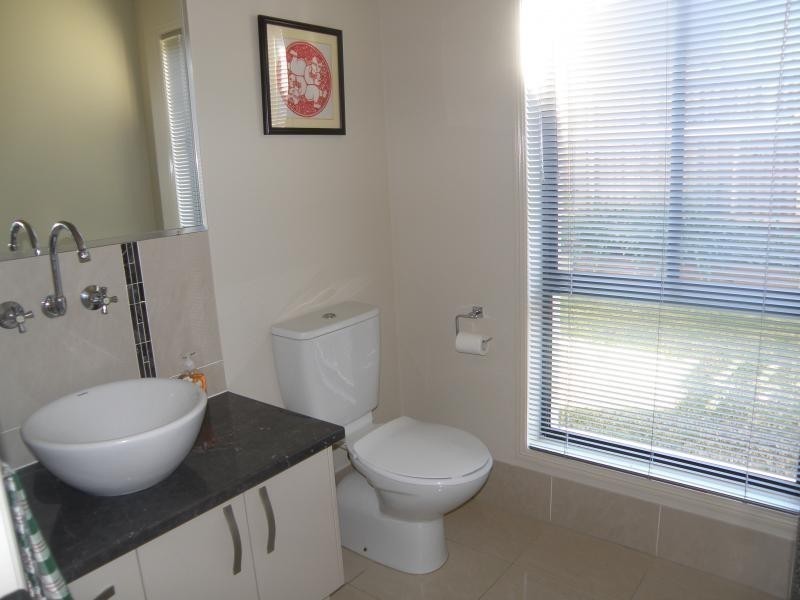 16 Bottlebrush Street, Heathwood QLD 4110