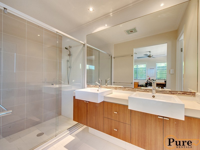 12a Birdwood Road, Holland Park West QLD 4121