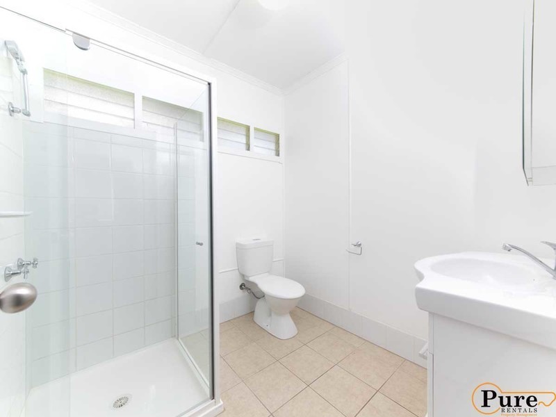 2/23 Woodford Street, Holland Park West QLD 4121