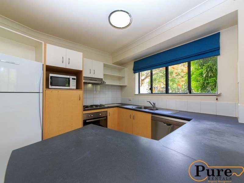 63/300 Sir Fred Schonell Drive, St Lucia QLD 4067