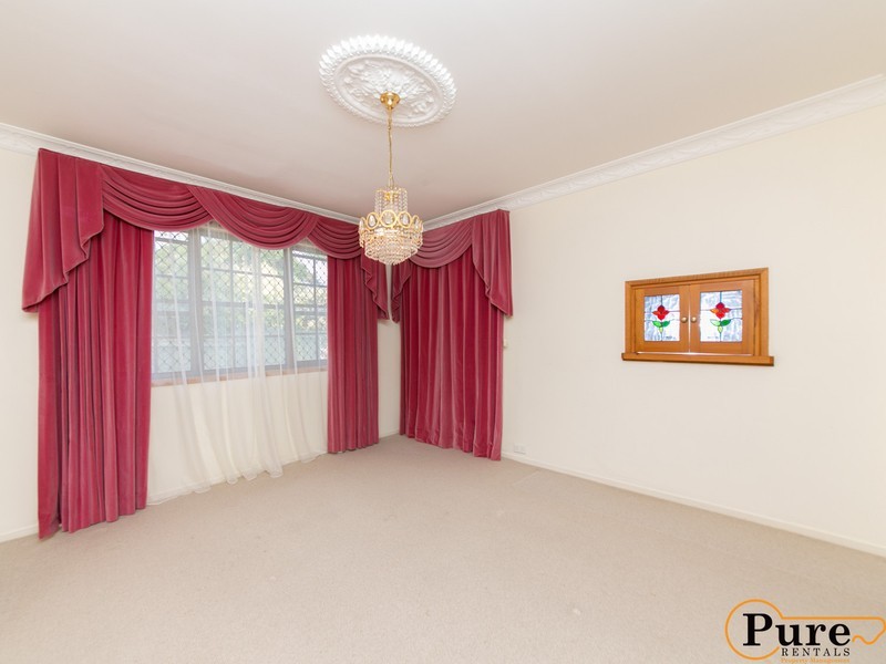 1 Travolta Street, Stafford Heights QLD 4053