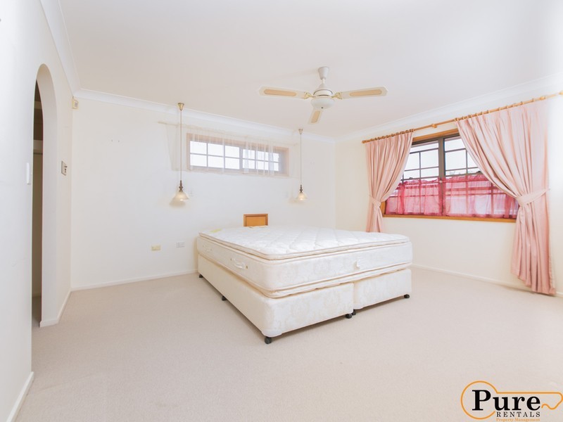 1 Travolta Street, Stafford Heights QLD 4053