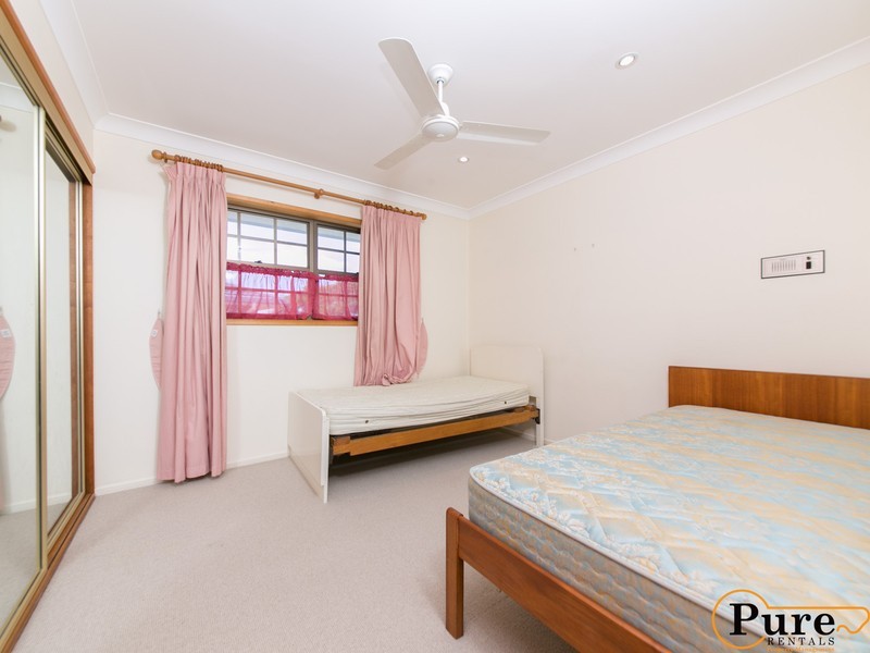 1 Travolta Street, Stafford Heights QLD 4053