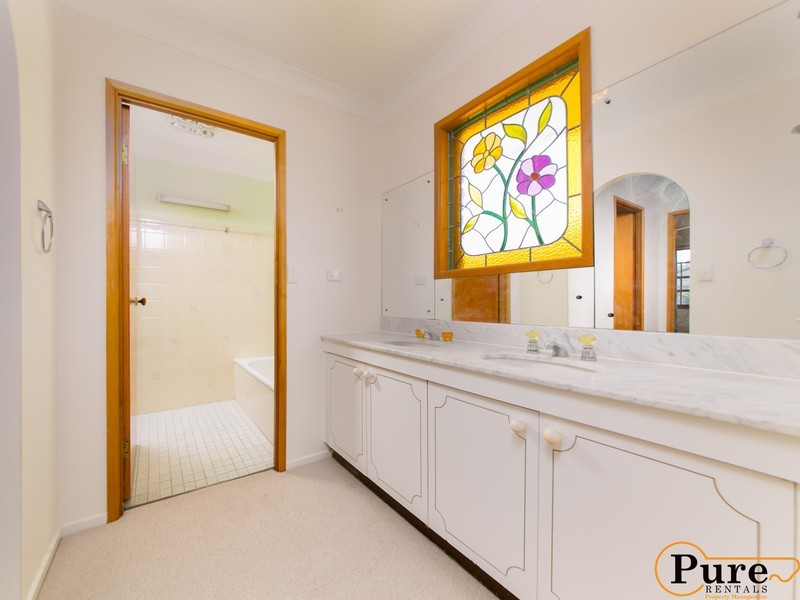 1 Travolta Street, Stafford Heights QLD 4053