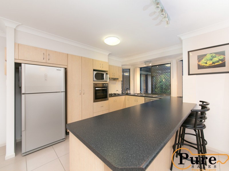 4 Schafer Court, Edens Landing QLD 4207