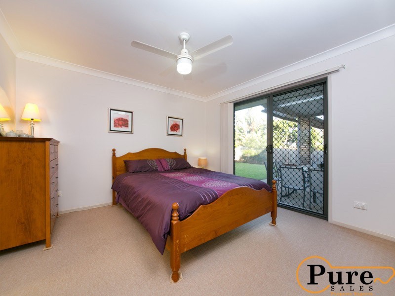 4 Schafer Court, Edens Landing QLD 4207