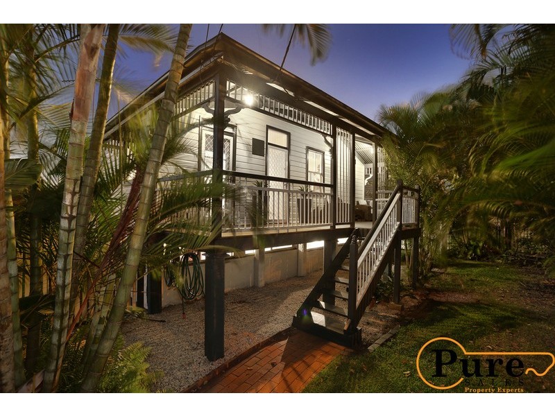 2 Gordon Parade, Manly QLD 4179