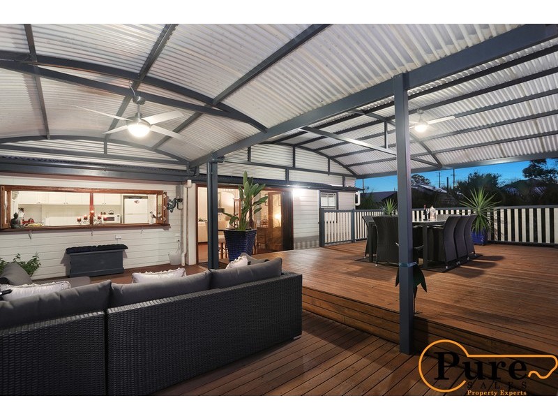 2 Gordon Parade, Manly QLD 4179
