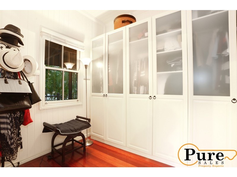 2 Gordon Parade, Manly QLD 4179