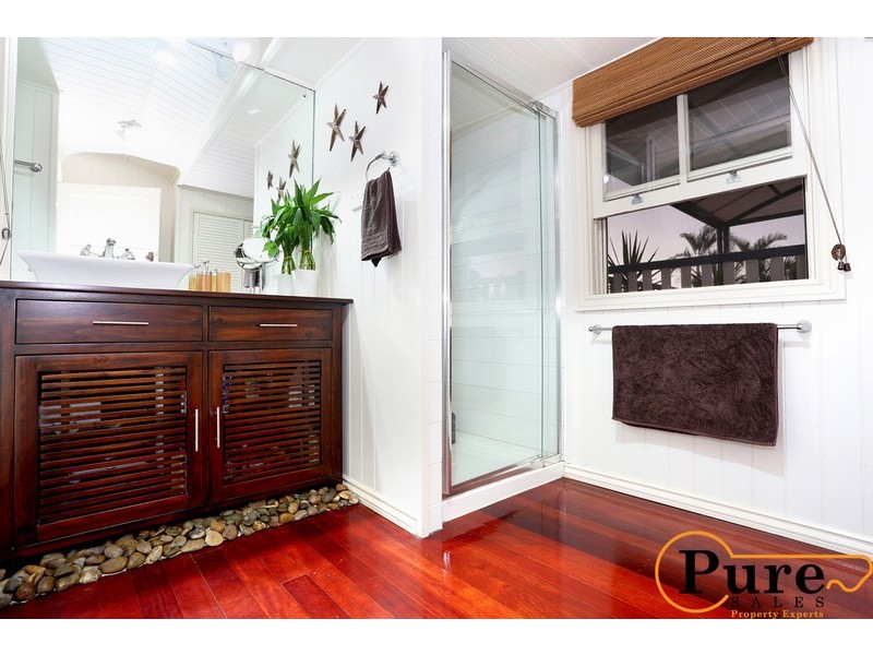 2 Gordon Parade, Manly QLD 4179