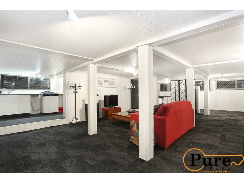 2 Gordon Parade, Manly QLD 4179