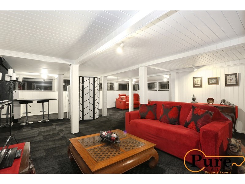 2 Gordon Parade, Manly QLD 4179