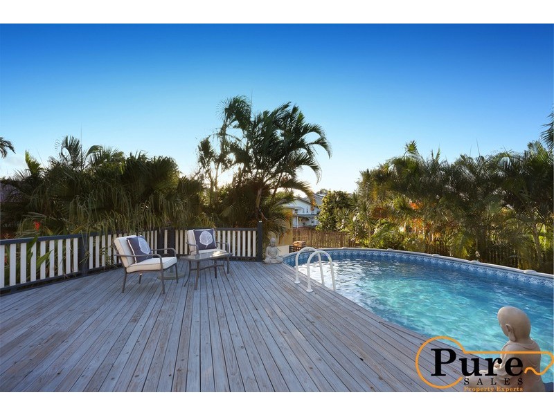 2 Gordon Parade, Manly QLD 4179