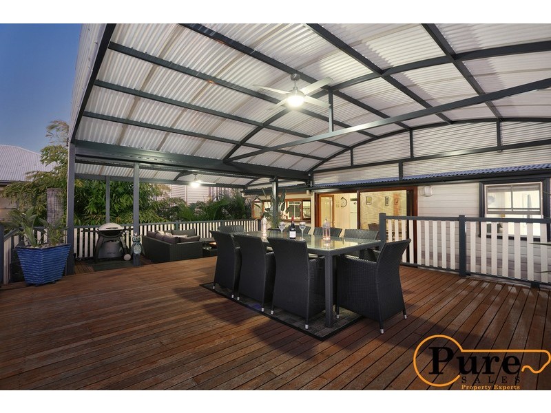 2 Gordon Parade, Manly QLD 4179