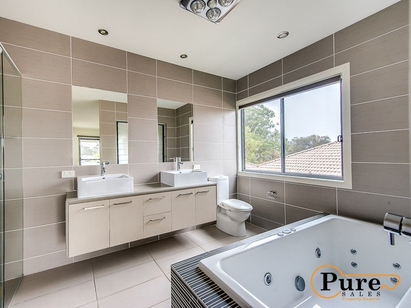 99 Livesay Road, Moggill QLD 4070